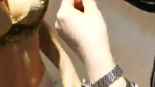 自拍男友玩弄我的奶子