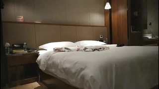 性感蕾丝情趣内衣肉丝趴着屁股做