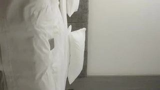 大学宿舍房间:欧洲宝贝们在热辣的合集里舔和操