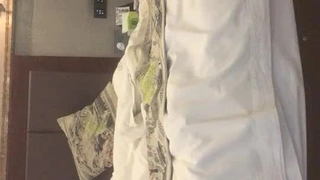 奥特曼游戏下载看着挺纯，做爱却喜欢趴在窗户上被人看