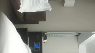 💖 [Uncensored] 今年最嫩的小极品！【甜贝贝】炮机塞得满满的 来大姨妈了