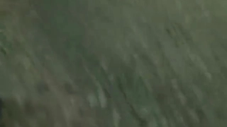 一个年轻的红发女郎在禁忌的角色扮演中诱惑她的继父