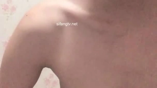杨过断臂真实对白泡家！阿姨家中偷情撩起裙子半推半【完整版95分钟已上传下面】